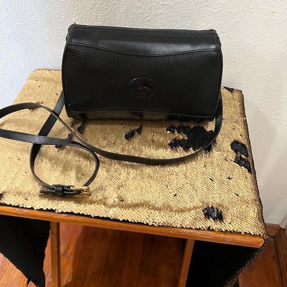 Dooney & Bourke Handbags - Vintage classic black Dooney and Burke pebble leather crossbody bag